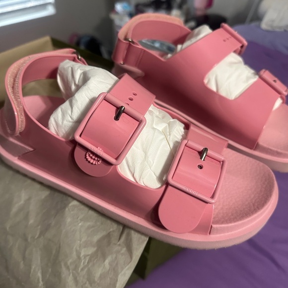 Gucci Isla Buckled GG Rubber Sandals - Picture 1 of 8